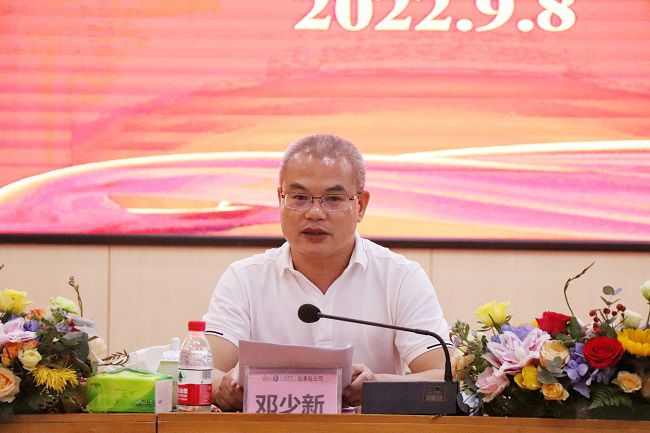 鄧少新在座談會(huì)上致辭。周煜川 攝（修圖）.jpg
