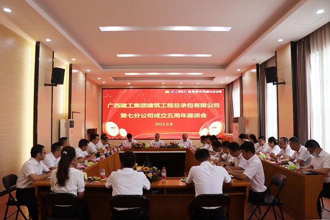 座談會(huì)現(xiàn)場(chǎng)。周煜川 攝（修圖）.jpg